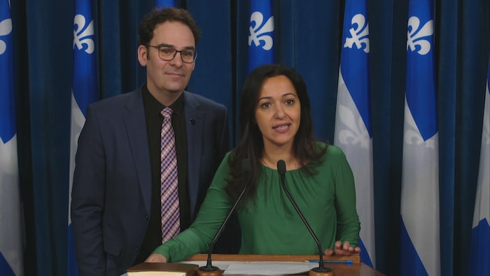 La co-porte-parole Ruba Ghazal et le député de taschereau Étienne Grandmont