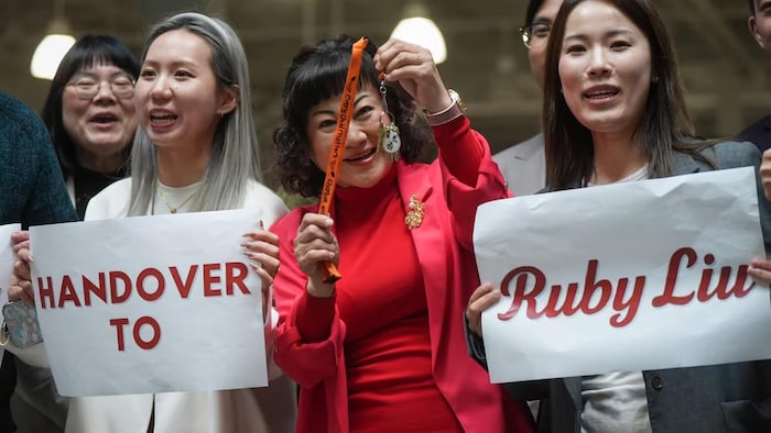  cédé à Ruby Liu. 