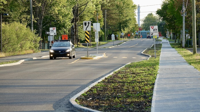La rue des Chardonnerets, photographiée à proximité de l'école Saint-Donat