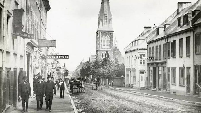 La rue Saint-Jean en 1885.