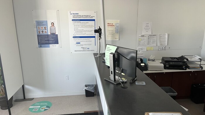 Le bureau vide de la SAAQ de Weedon.