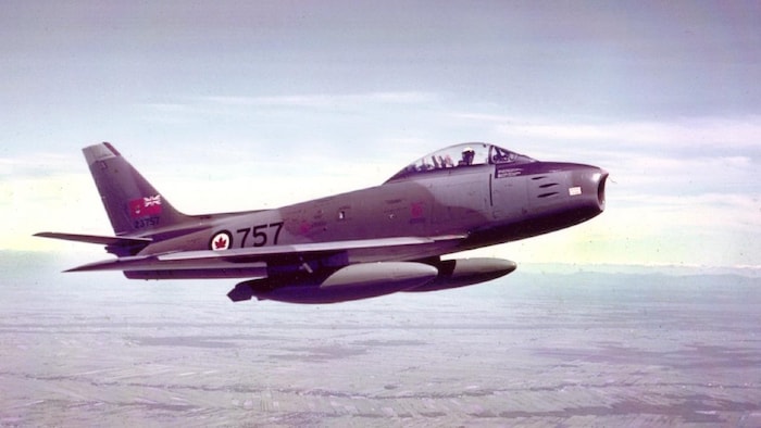 Le Canadair F-86 Sabre en vol.