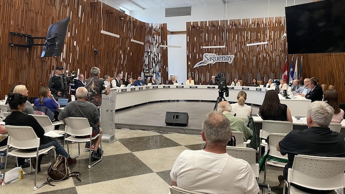 Le conseil municipal de Saguenay.