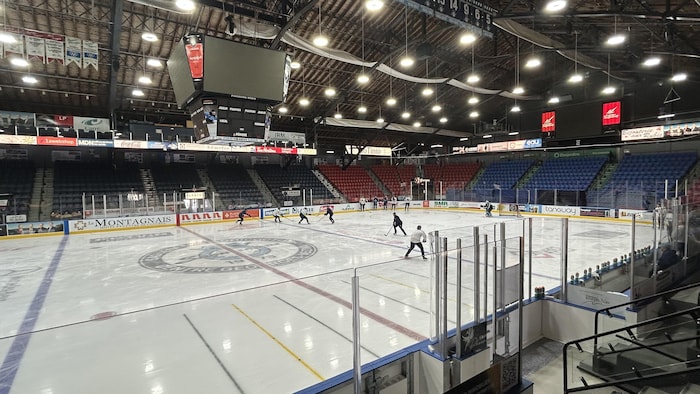 Les Saguenéens de Chicoutimi à l'entraînement au Centre Georges-Vézina.