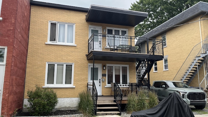 Un immeuble à logements de la rue Marie-Louise, dans Saint-Sauveur.