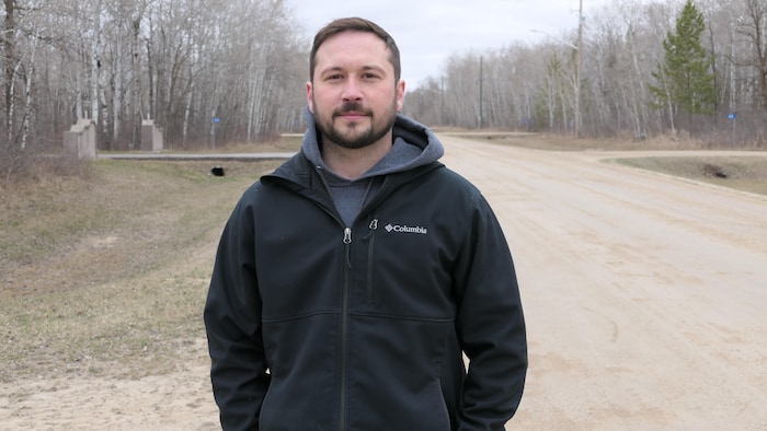 Richard “Reg” Deschambault fixant l'objectif.
