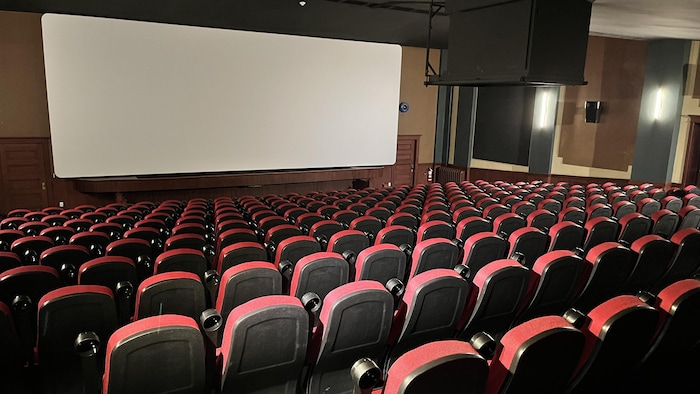 Une salle de cinéma vide