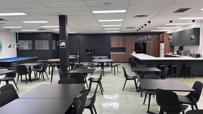 Une salle dans laquelle les élèves peuvent se rassembler.