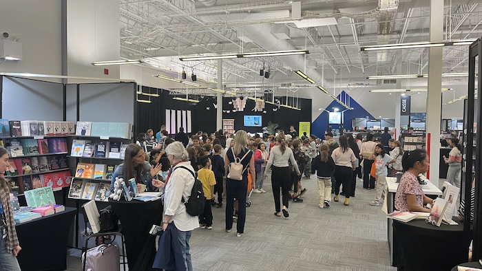 Le Salon du livre du Saguenay–Lac-Saint-Jean a accueilli plusieurs groupes scolaires, jeudi. 