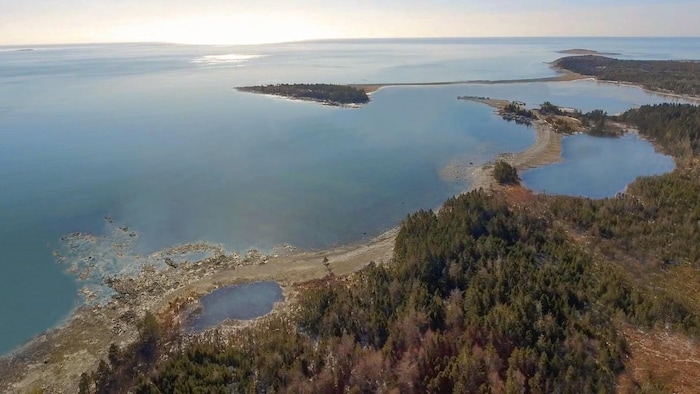 Photo aérienne d'une baie