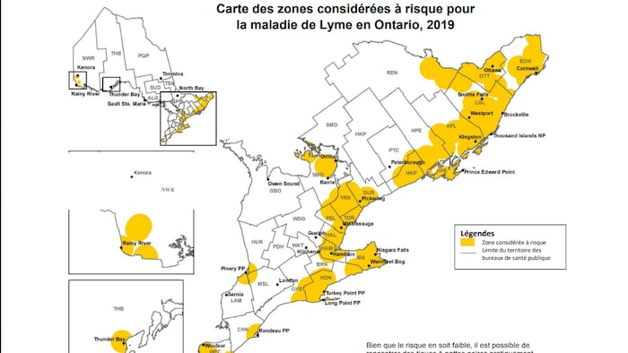 Carte de l'Ontario avec des zones de couleur pour certaines régions et villes. On peut lire dans le titre : Carte des zones considérées à risque pour la maladie de Lyme en Ontario. 