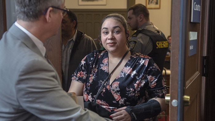 Santina Rao à sa sortie du tribunal provincial d'Halifax, mercredi.