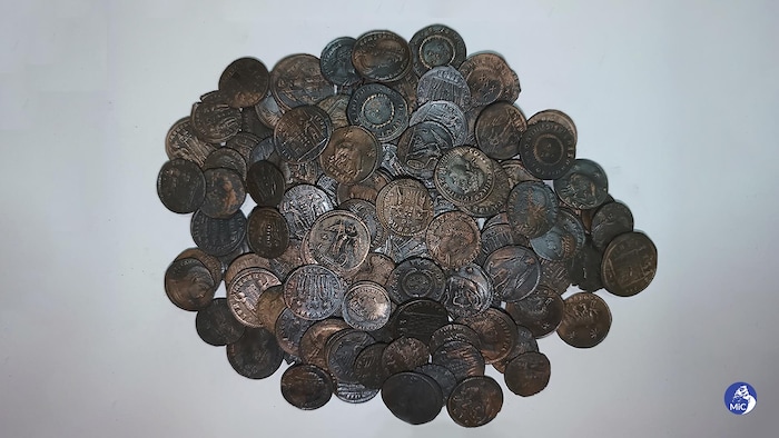 Des milliers de pièces de monnaie en bronze du IVe siècle retrouvées en  Sardaigne