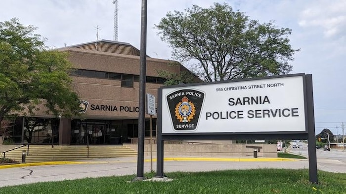 Le poste de police de Sarnia.