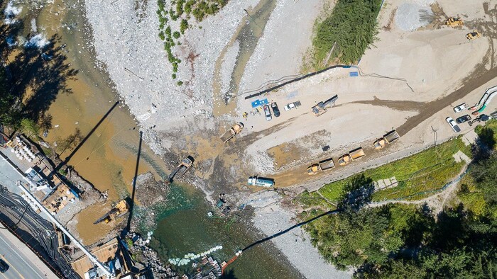 Une vue aérienne des travaux d'excavation de Trans Mountain.