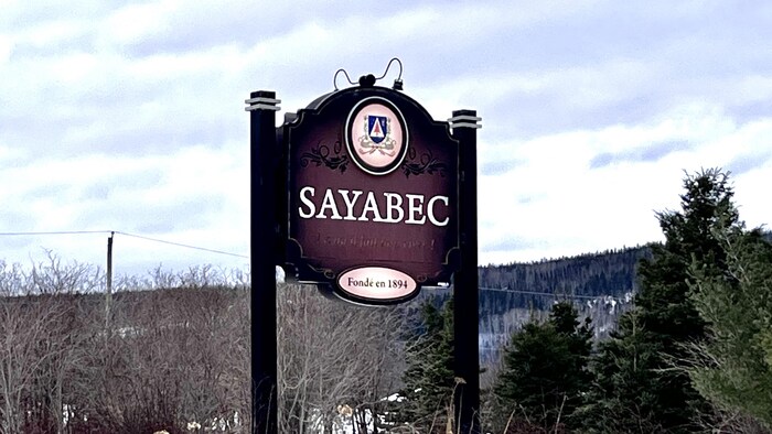 Enseigne de Sayabec à l'entrée de la municipalité.
