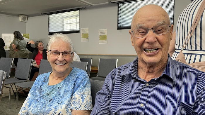 Léo-Paul Lizotte et Lucille Boulay qui sourient à la caméra.