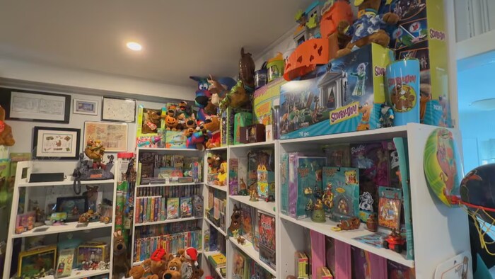 Une pièce remplie d'objets Scooby-Doo.