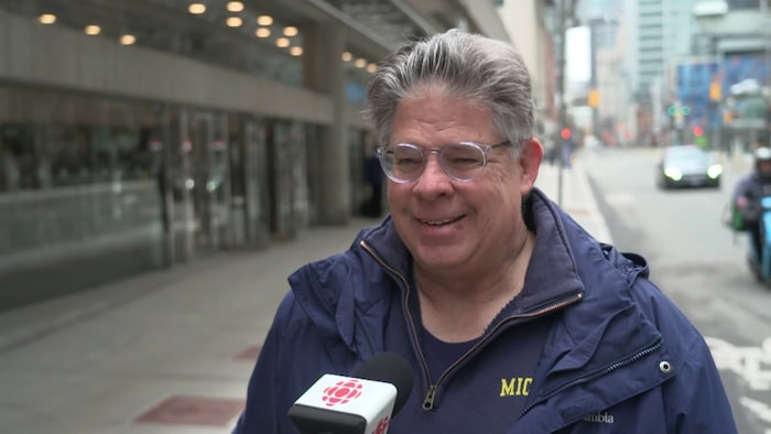 Un portrait de Scott Forbes.