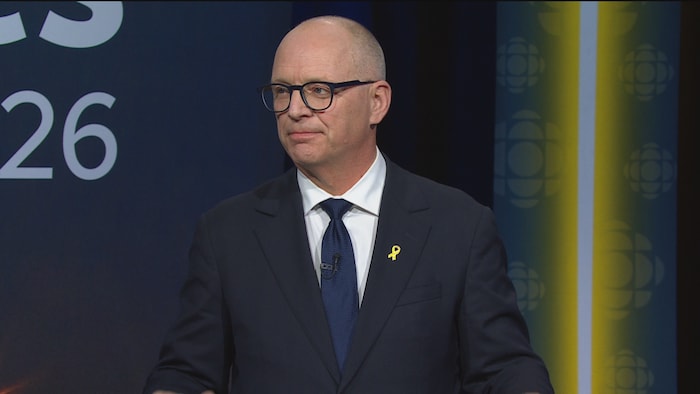 Scott Gillingham est sur un plateau télé. Le 21 octobre 2026.