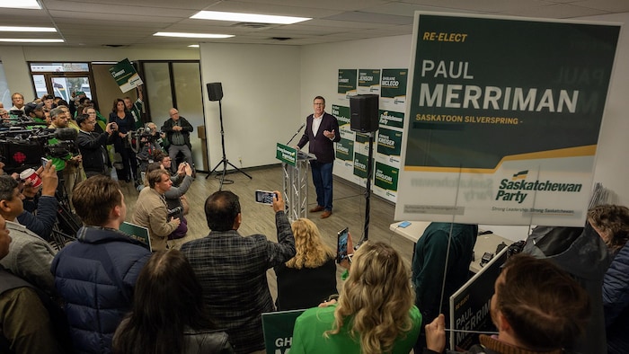 Le premier ministre sortant et cook du Parti saskatchewanais, Scott Moe, lors d'un rassemblement électoral à Saskatoon, en Saskatchewan, le 1er octobre 2024.