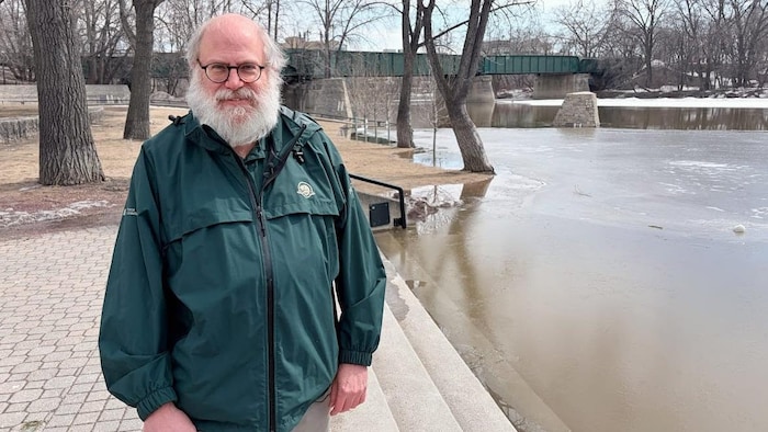Scott Stephen à La Fourche, le confluent historique et géographique où la rivière Rouge rencontre la rivière Assiniboine.