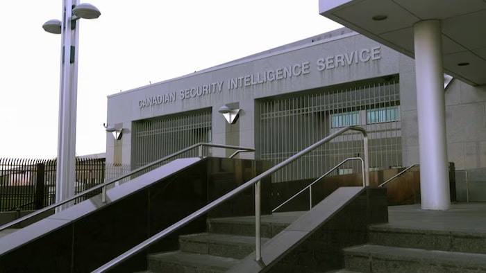 Bureau du Service canadien du renseignement de sécurité.