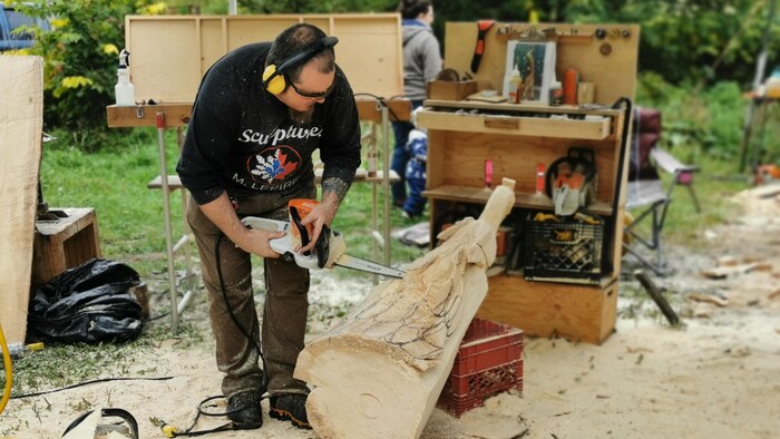 scies à chaîne Chainsaw Carving sculpture sur bois