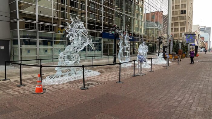 Des sculptures de glace sur la rue Sparks.