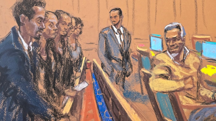 Sean Combs regarde sa famille, en cour.