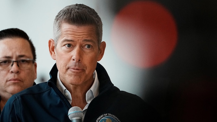  Sean Duff s'exprime lors d'une conférence de presse.