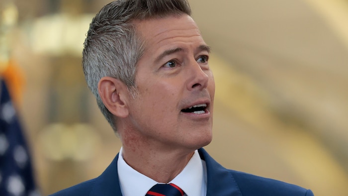 Sean Duffy au moment de s'adresser aux journalistes lors d'une conférence de presse en décembre 2025.