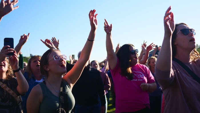La foule lors du concert à Saskatoon de Sean Feucht le 21 août 2025.