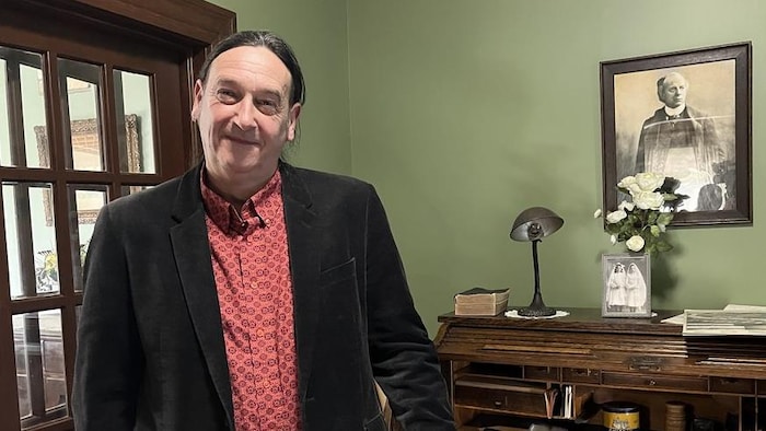 Sébastien Gaillard dans une pièce de la Maison Gabrielle-Roy, le 31 janvier 2024.