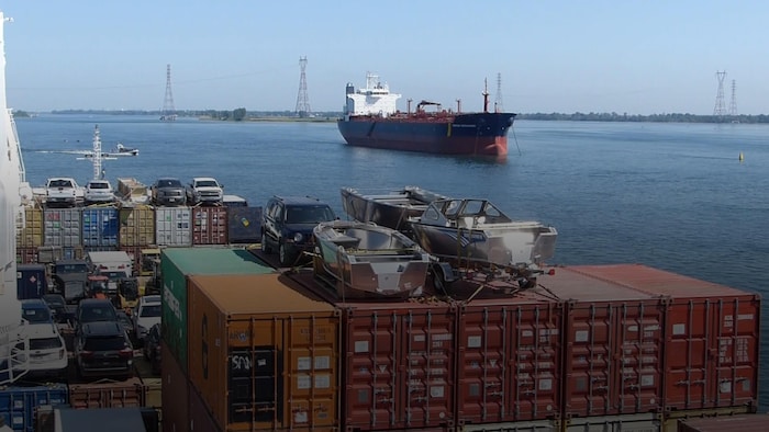 Deux cargos de l'entreprise Desgagnés se croisent sur le Saint-Laurent