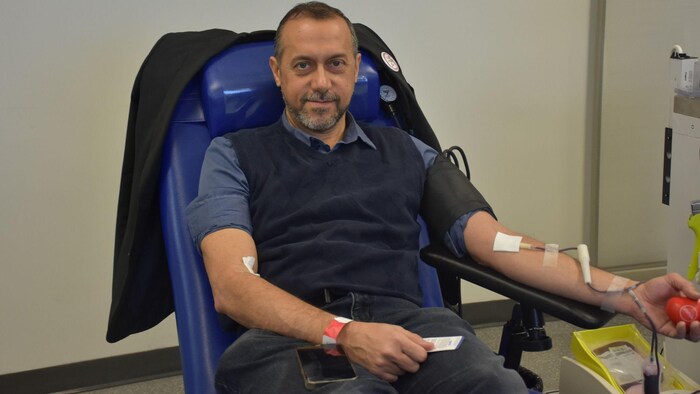سلام الموسوي يتبرع بالدم لـ ’’هيما كيبيك‘‘.