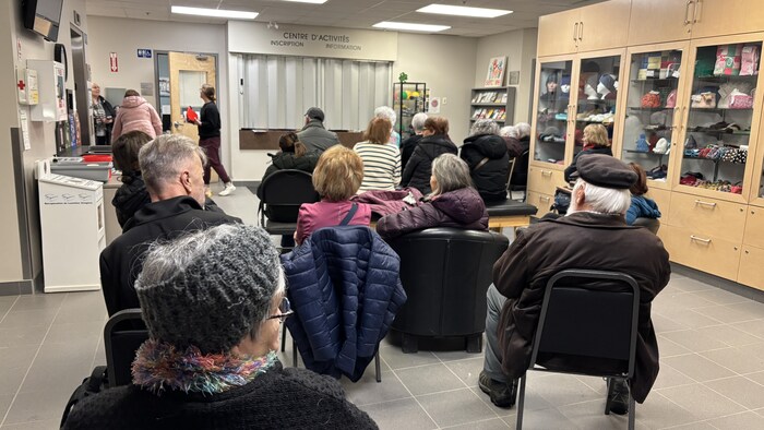 Plan large d'une salle d'attente.