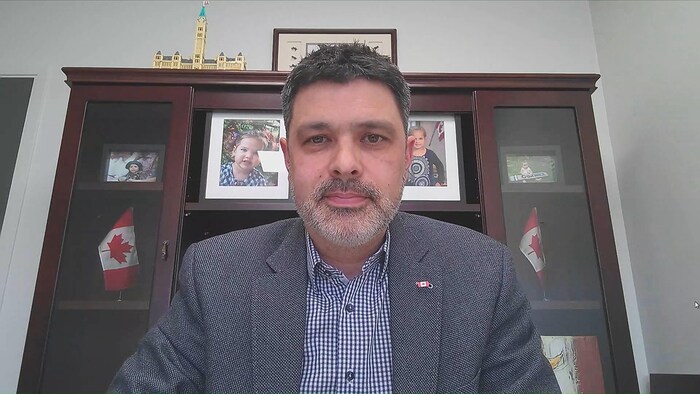 Serge Cormier en entrevue par webcam.
