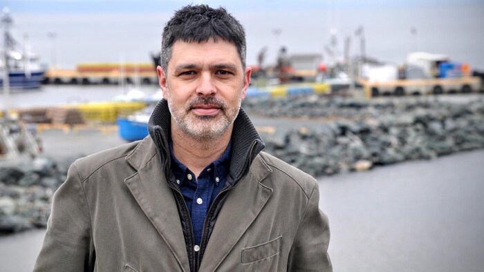 Serge Cormier au quai de Shippagan.