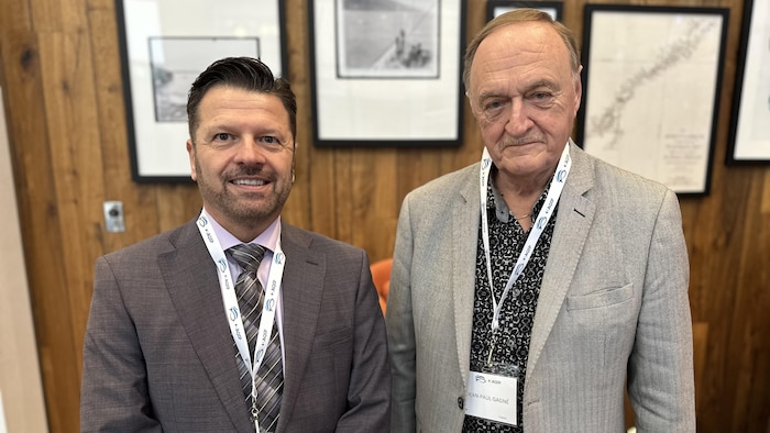 Serge Fortin et Jean-Paul Gagné, de l'Association québécoise de l'industrie de la pêche.