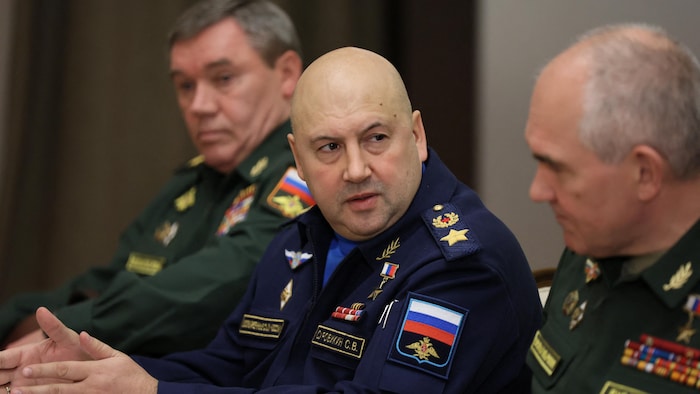 Sergey Surovikin talks to colleagues at a meeting.