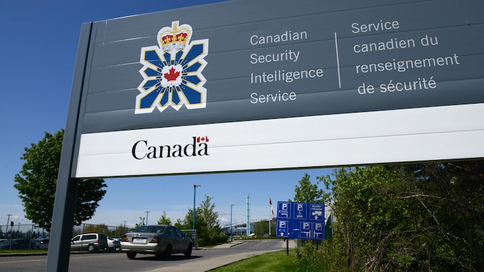 Un panneau indiquant le bâtiment du Service canadien du renseignement de sécurité.