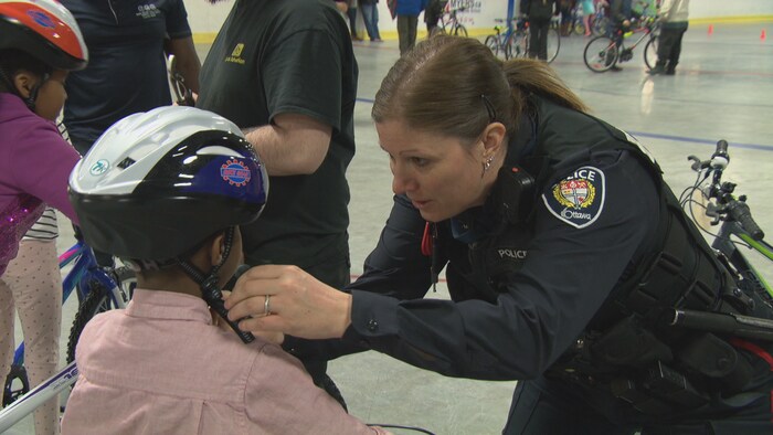 Des Jeunes Dottawa Reçoivent Des Vélos Dun Donateur Anonyme Radio Canada 