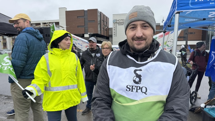 Nicolas Gauthier, lors de la manifestation à Rivière-du-Loup.