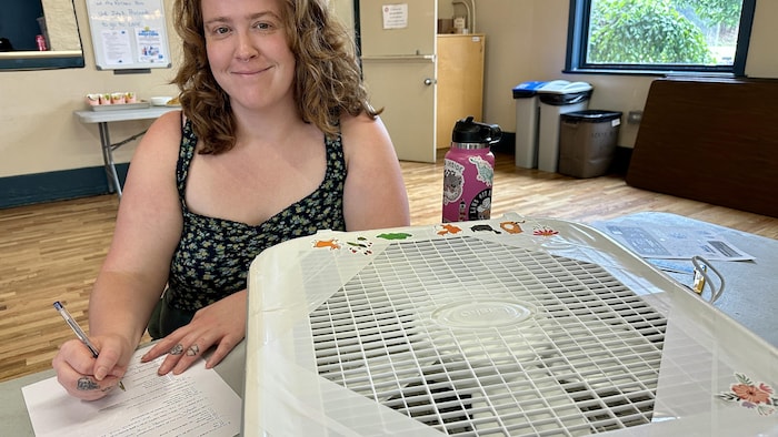 Eleanor Orser est venue confectionner un purificateur d'air.