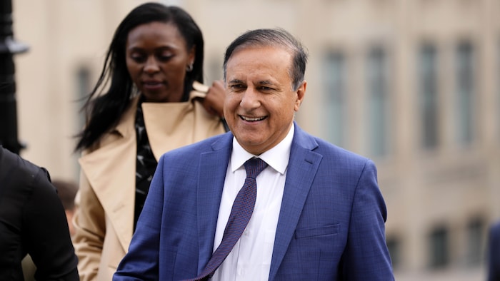 Shafqat Ali à lad   arrivée sur la colline du Parlement, le 25 mai 2025.