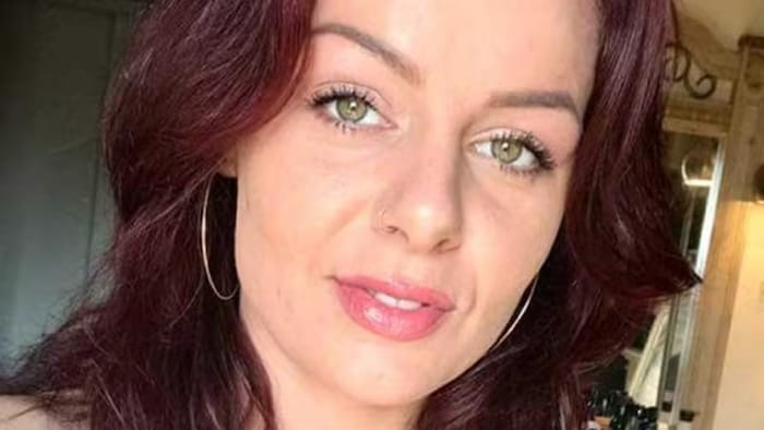 Gros plan sur le visage de Shallen Mckay 