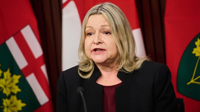Shelley Spence en conférence de presse à l'Assemblée législative à Toronto, le 2 décembre 2025.