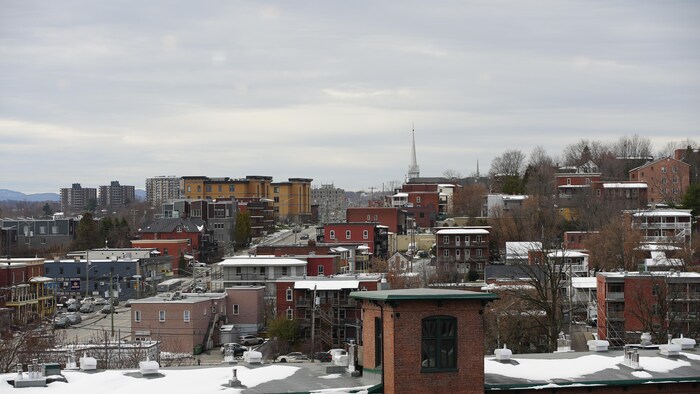 Vaste plan sur des habitations de la ville de Sherbrooke