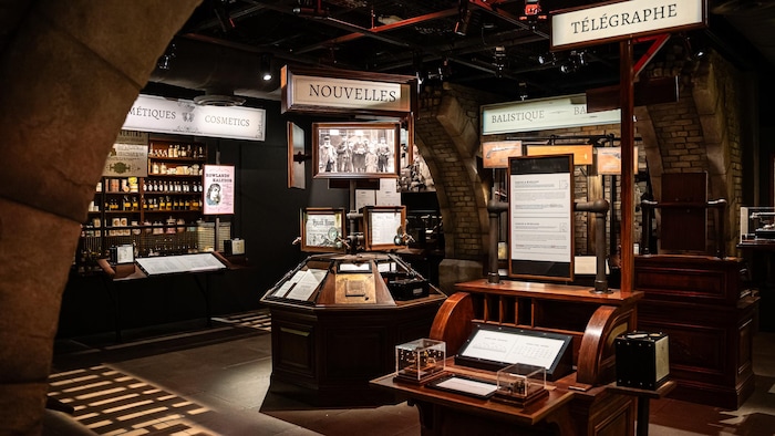 Une photo de l'intérieur d'un musée. 